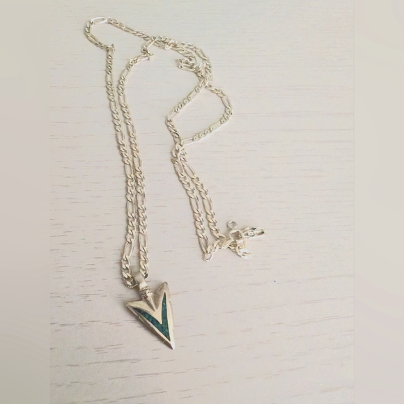 Steeling silver necklace with turquoise arrow pendant - Picture 4 of 4